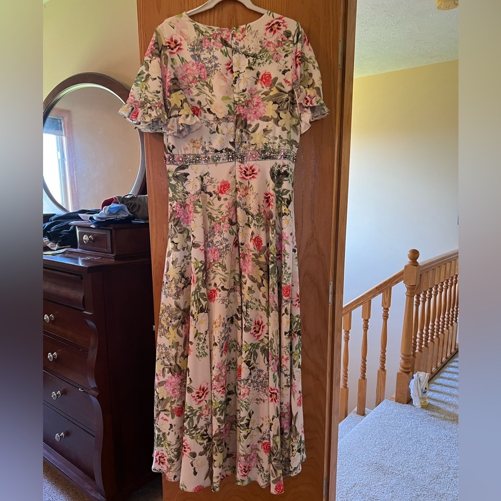 FORMAL FLORAL MAXI DRESS - Picture 4 of 9